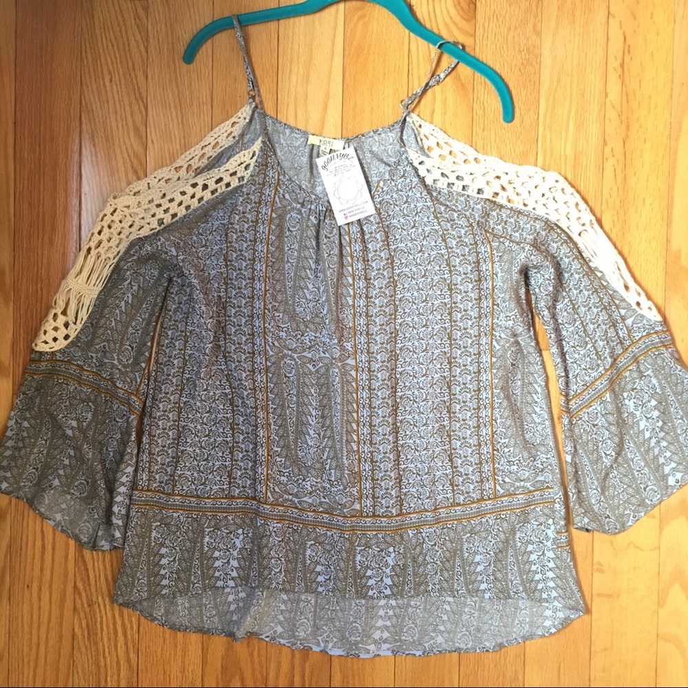 NWT Kori Knitted Cold Shoulder Top